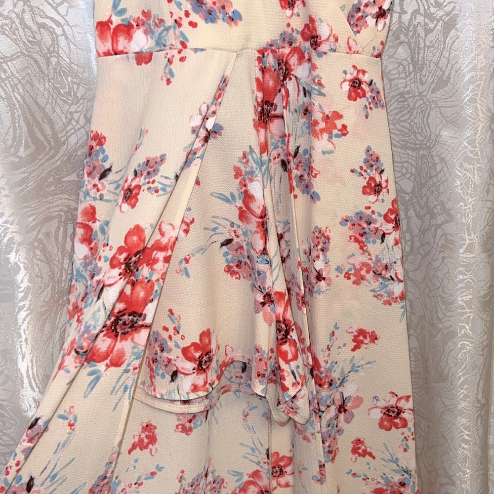 Floral Romper with Train - Picture 2 of 4